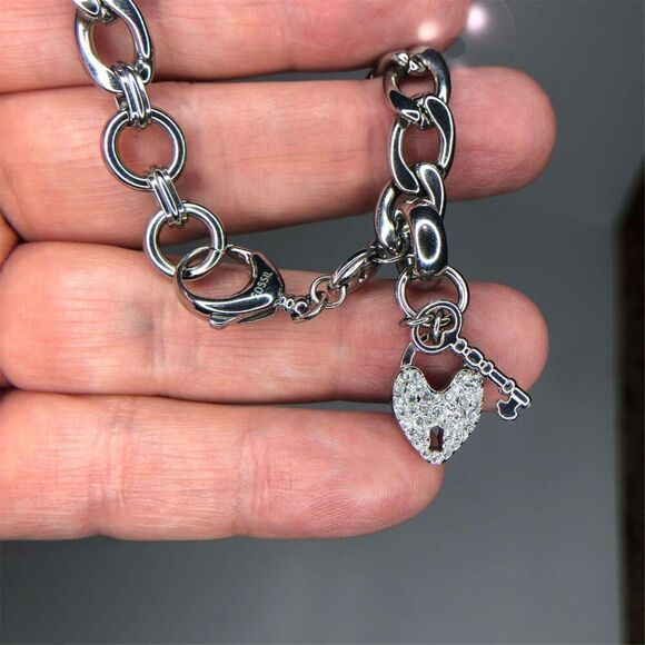 1103 Fossil  circle CZ steel heart cz key charm bracelet 7.5" - Picture 1 of 4